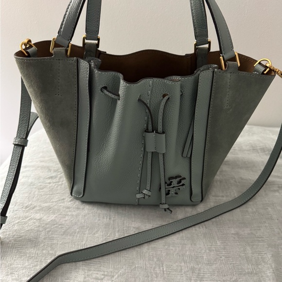 Tory Burch McGraw Dragonfly Bucket Bag - Picture 5 of 9